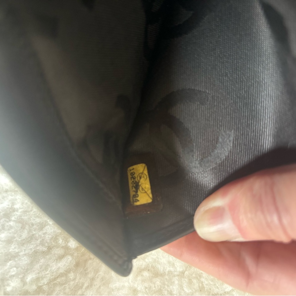 Vintage CHANEL Black Quilted Kisslock Leather Wallet - Picture 15 of 15